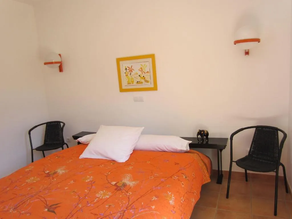 Restaurante Y Apartamentos Can Mora Darnius