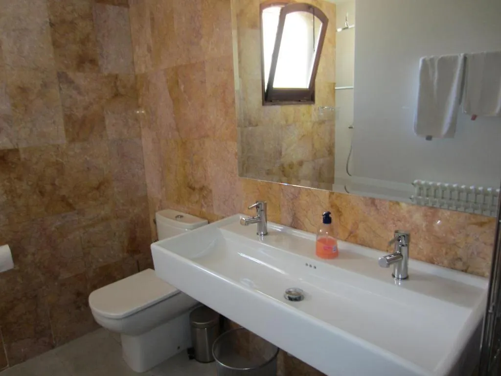 Restaurante Y Apartamentos Can Mora Darnius 0*,