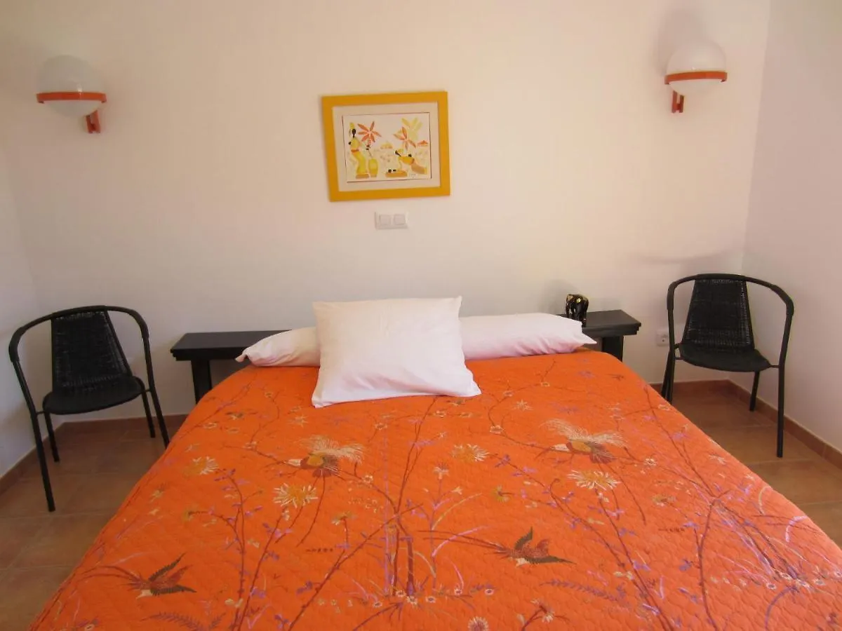Restaurante Y Apartamentos Can Mora Darnius